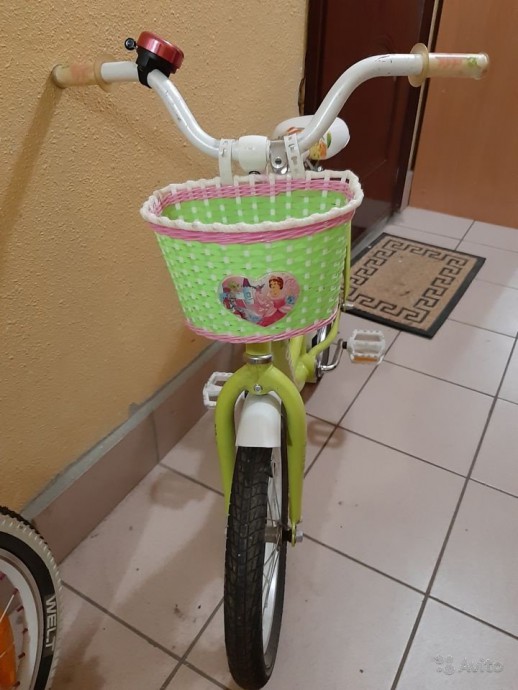 Детский велосипед (диаметр колес 30 см,на 5-7 лет)