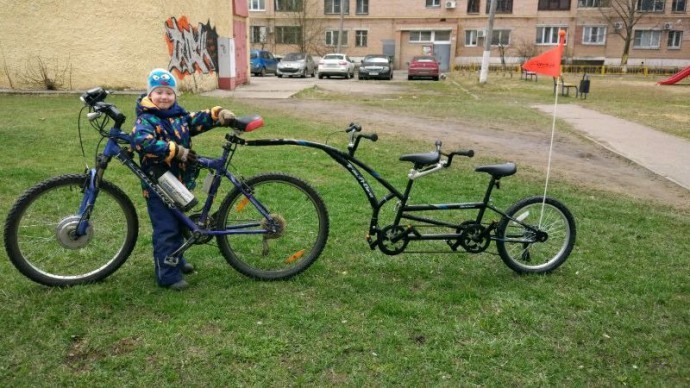 Детский велоприцеп (тандем) для двух детей